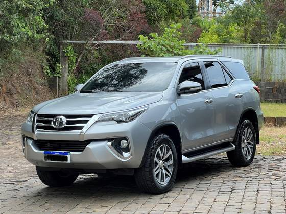 TOYOTA HILUX SW4 2.8 SRX 4X4 16V TURBO INTERCOOLER DIESEL 4P AUTOMÁTICO